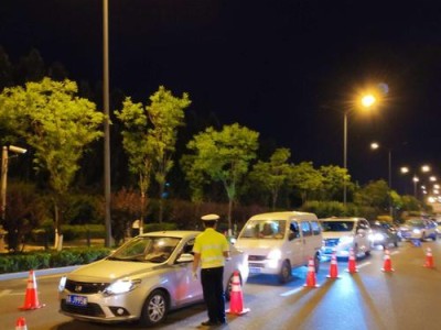 霓虹之夜小法出装攻略（英雄联盟中如何正确搭配小法的装备）