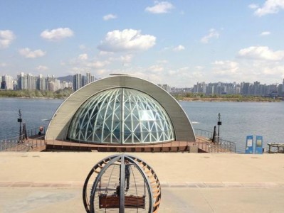 攻略世界摩天楼（以摩天楼为主题的城市探索之旅，展现建筑的极致与奇观）